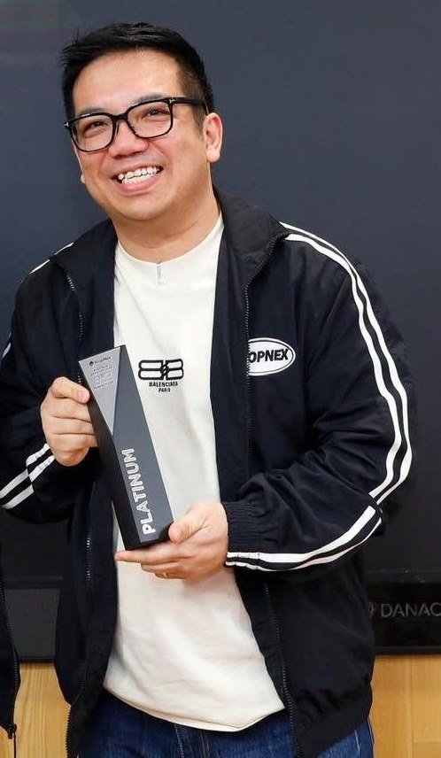 Terence Lee with his PropNex Platinum Achiever award